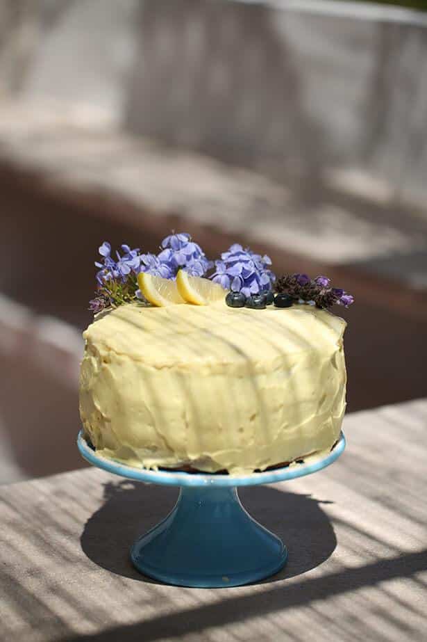 Premium Photo | Wedding preparations white wedding cake decorated with  fresh blueberries and flowers